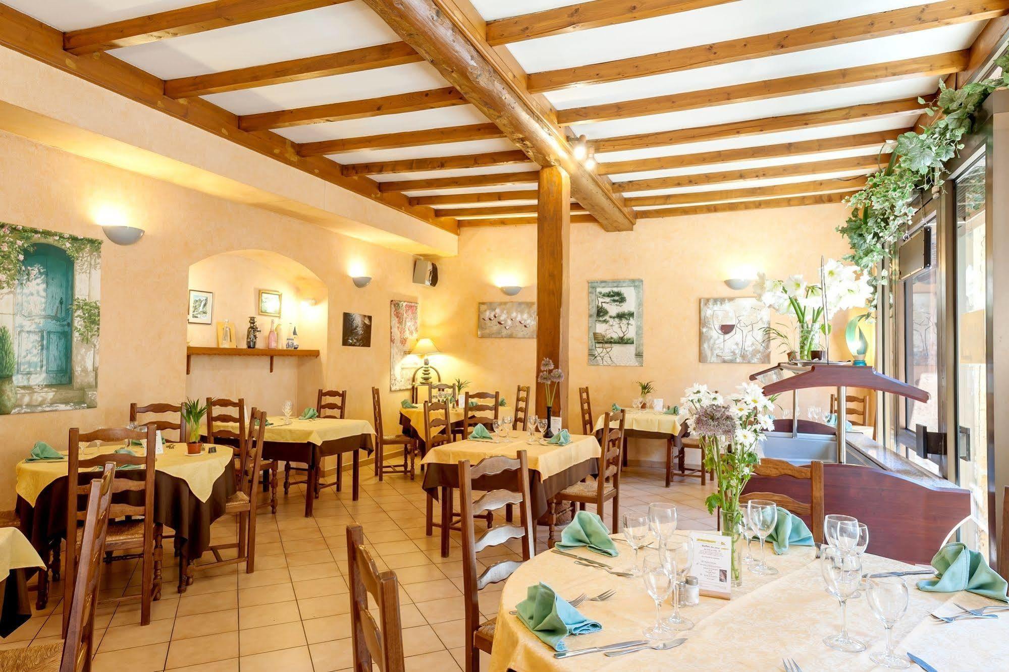 Hôtel Restaurant Le Saint Clément Extérieur photo