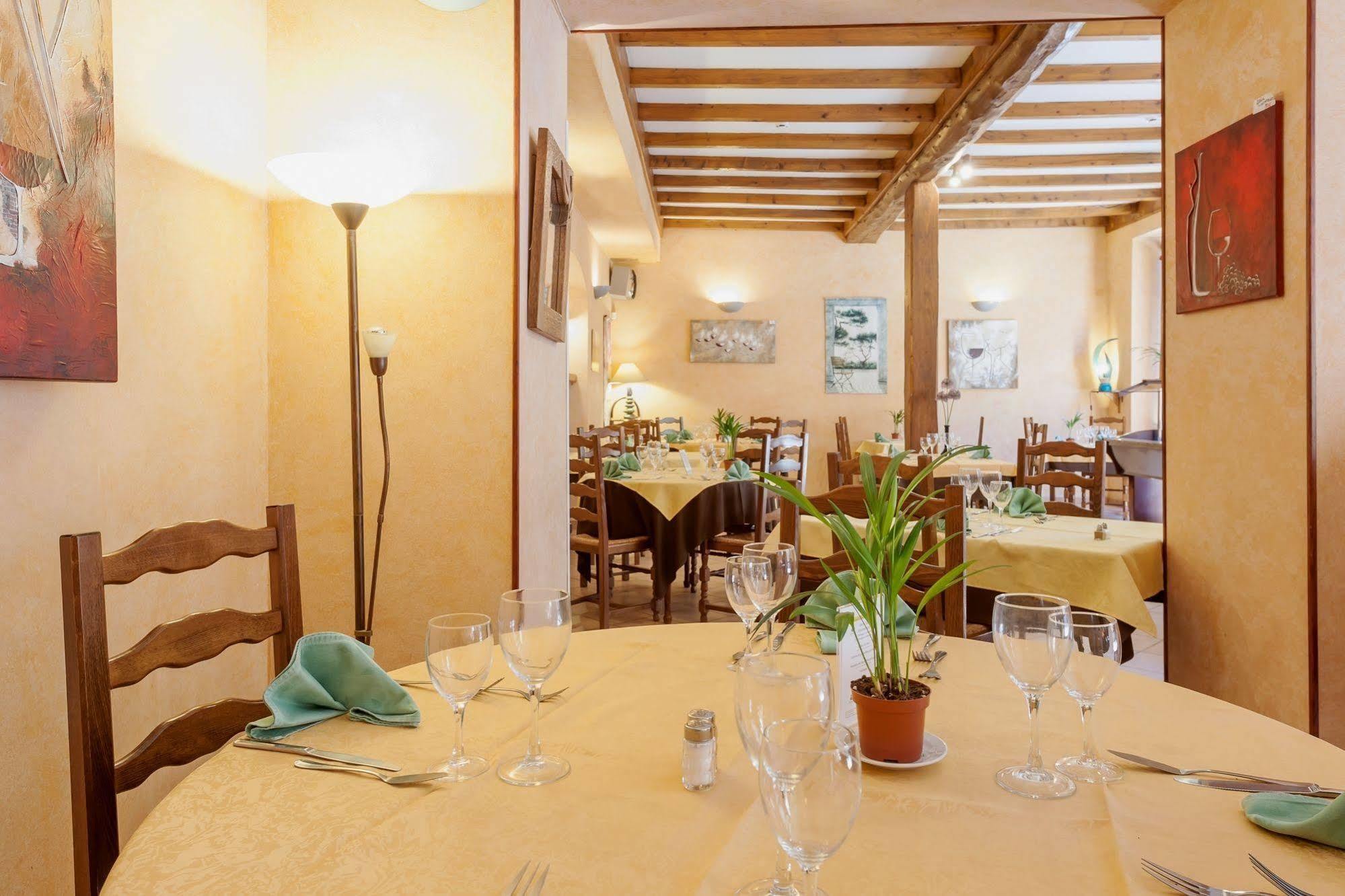 Hôtel Restaurant Le Saint Clément Extérieur photo