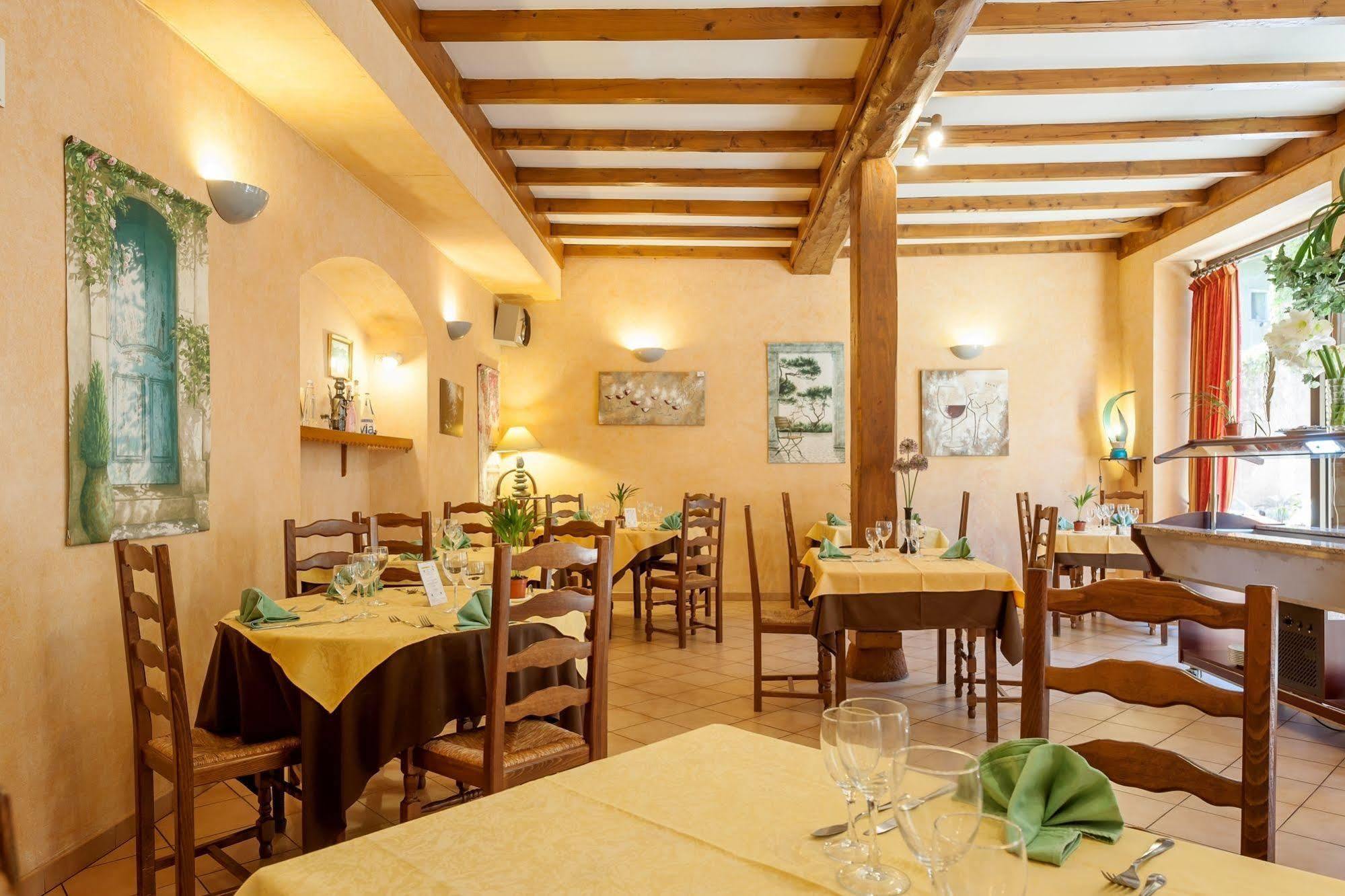Hôtel Restaurant Le Saint Clément Extérieur photo