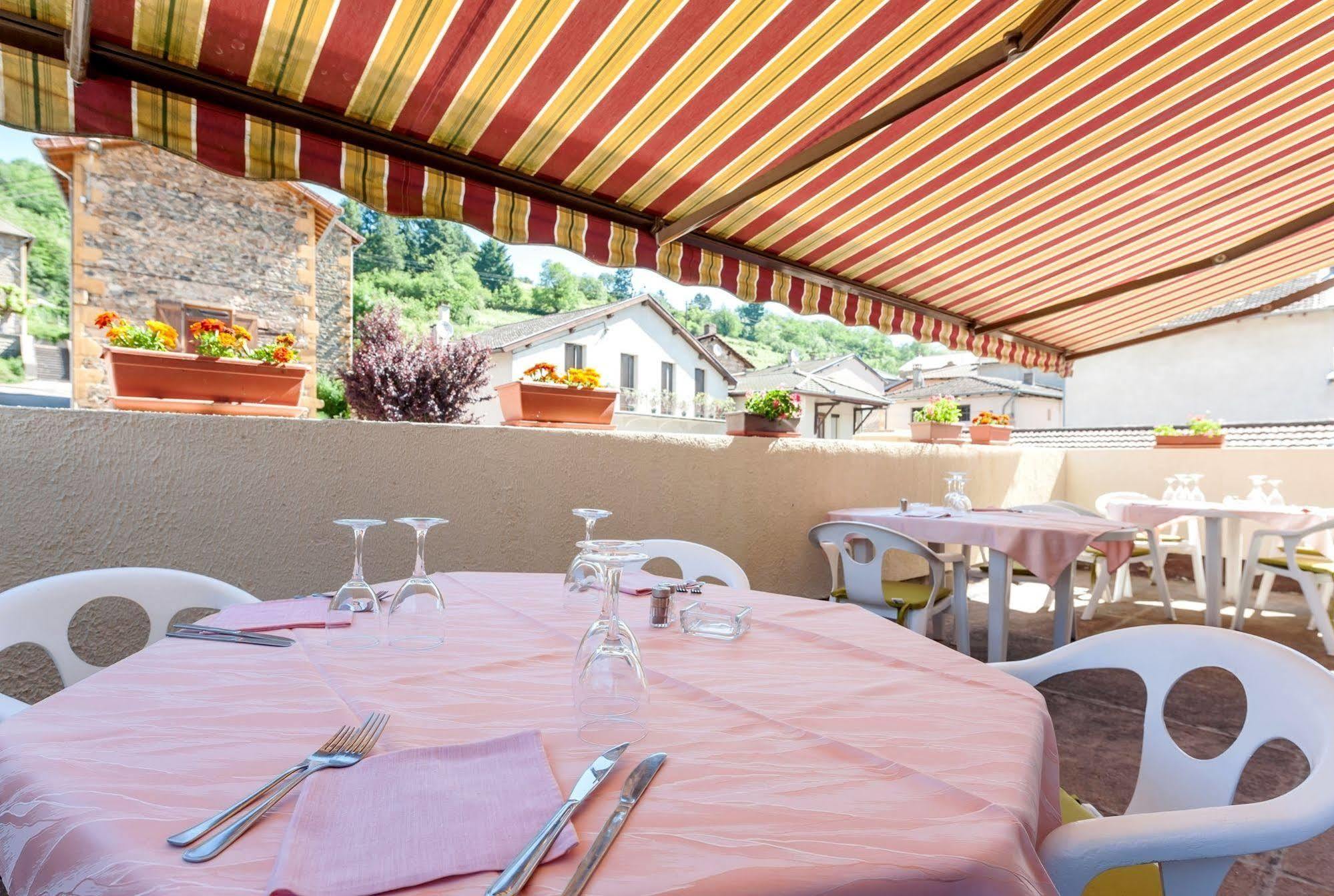 Hôtel Restaurant Le Saint Clément Extérieur photo