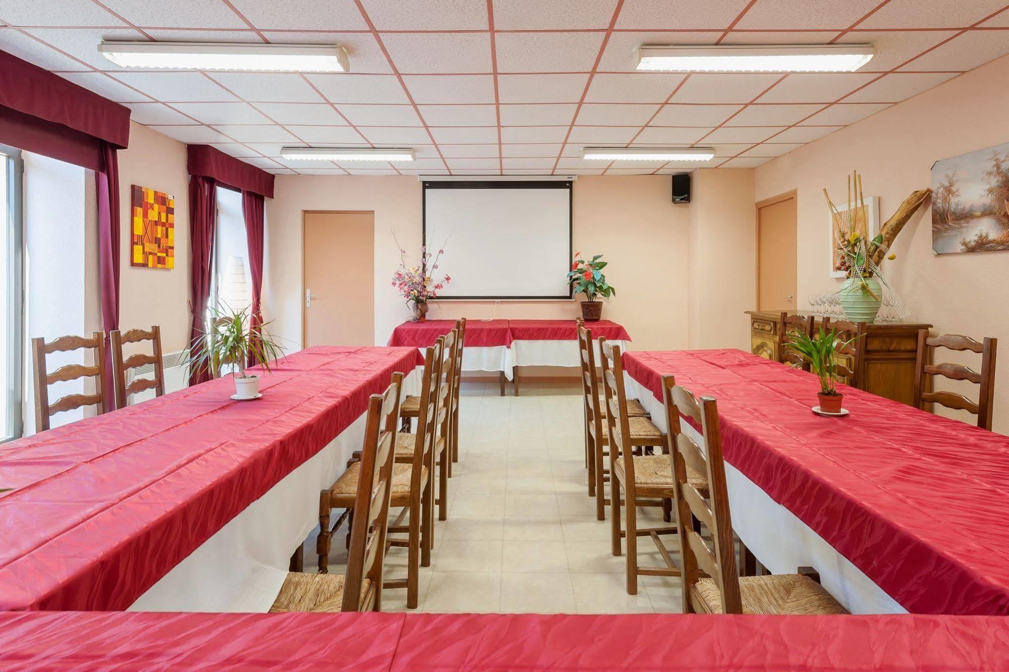 Hôtel Restaurant Le Saint Clément Extérieur photo